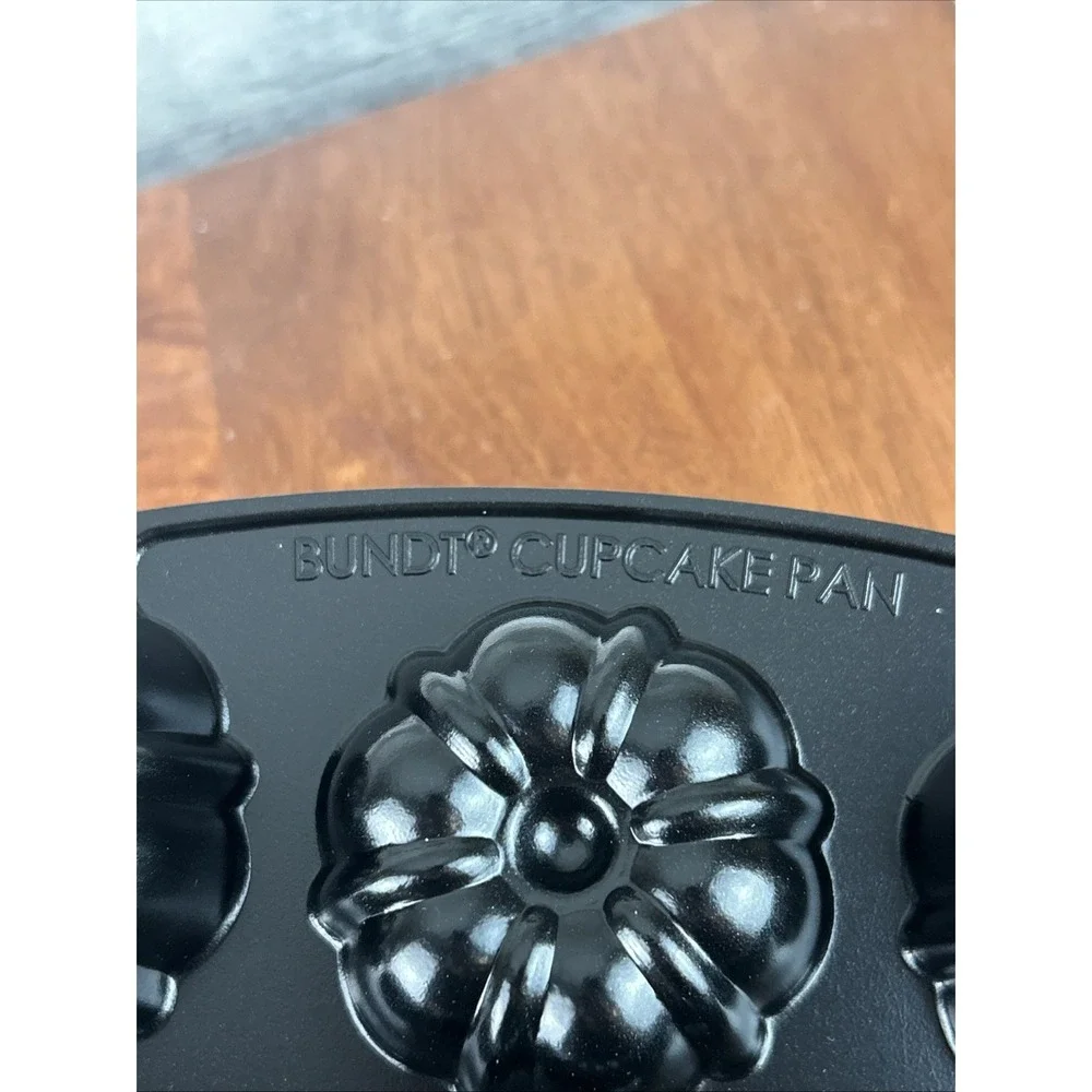 Nordic Ware 12 Mini Bundt Cupcake Cakelet Pan Fluted Non Stick Cast Aluminum